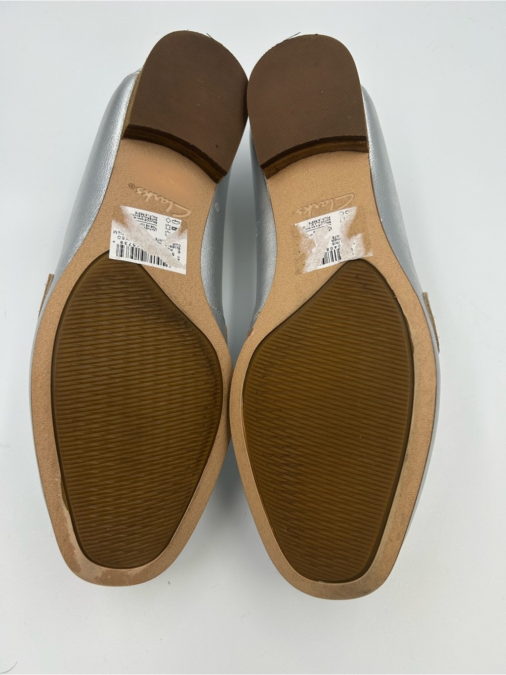 ⁠Clarks Silver Metallic Leather Cushion Plus Penny Loafers Size 7.5⁠ - Picture 13 of 14